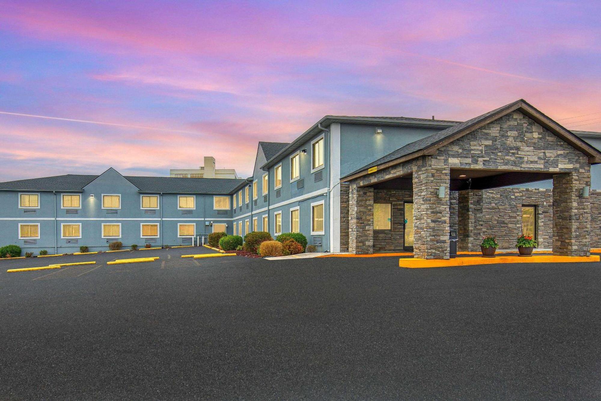 Super 8 By Wyndham Somerset Luaran gambar
